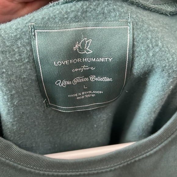 Crew Neck. - Picture 4 of 5